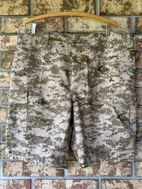 Men’s Camo Cargo Shorts Size Large Regular 35” to 39” Waist 6 Pockets Excellent!
